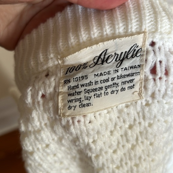 Vintage White Spring Easter Knit Cape/Poncho with Fringe - OS - Picture 9 of 9